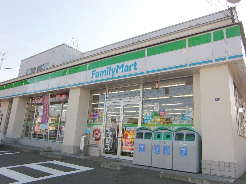 コンビニ　ファミリーマート月寒東5条店（コンビニ）まで231m