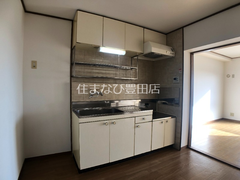 キッチン　別室同型写真／反転