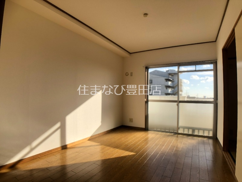 居室・リビング　別室同型写真／反転