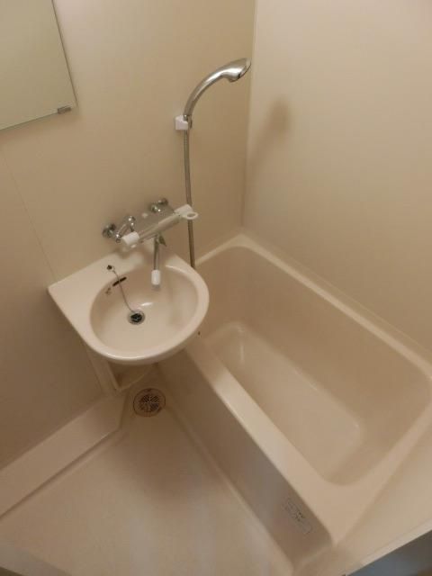 バス・シャワールーム　お風呂場です