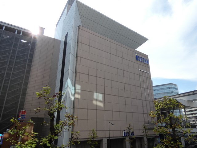 スーパー　クイーンズ伊勢丹立川店（スーパー）まで653m