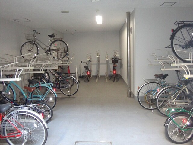 その他　駐輪場　屋内