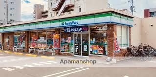 コンビニ　ファミリーマート（コンビニ）まで521m