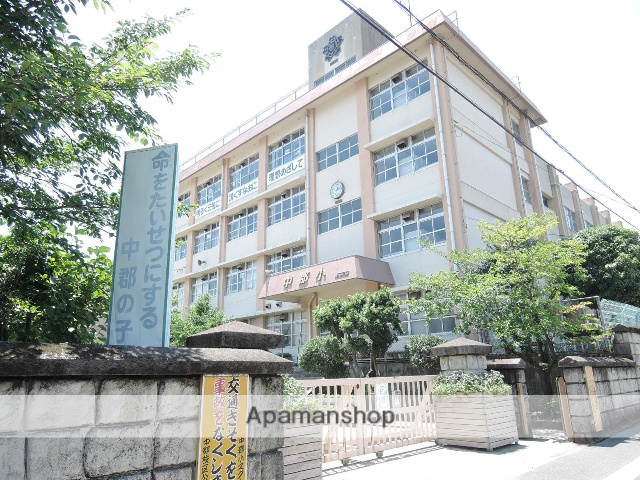 小学校　鹿児島市立中郡小学校（小学校）まで615m