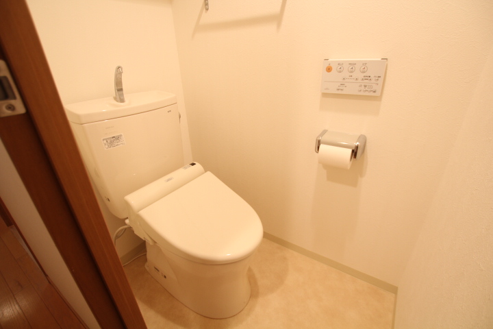 トイレ　※同じ間取りの参考写真です