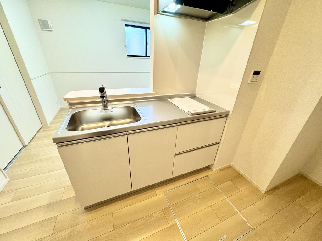 キッチン　※奥の窓なし