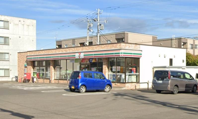 コンビニ　セブンイレブン（コンビニ）まで367m