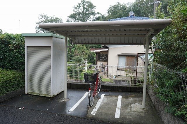 その他共有部分　屋根付きの駐輪場です。