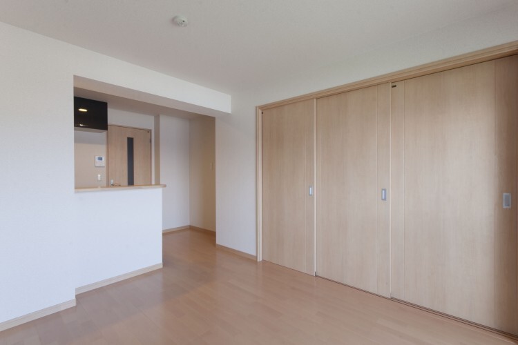 居室・リビング　こちらのリビングで趣味の時間をお楽しみください