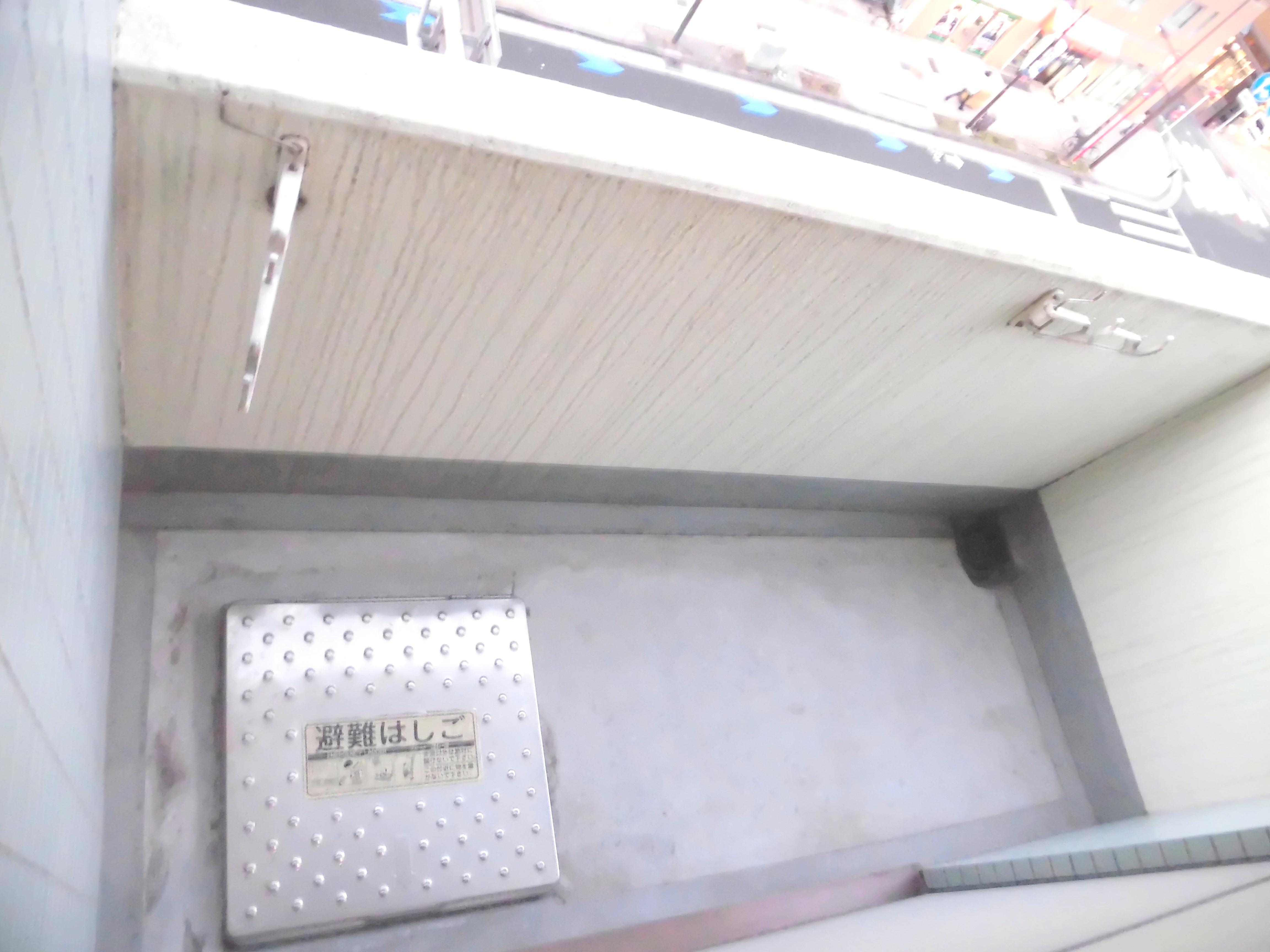 バルコニー　物干金具付き・2面バルコニー写真は同物件他室