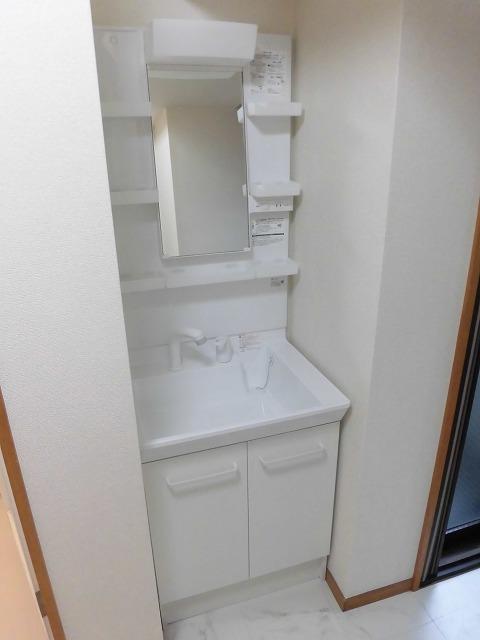 洗面設備　独立洗面台付きで支度に便利です♪