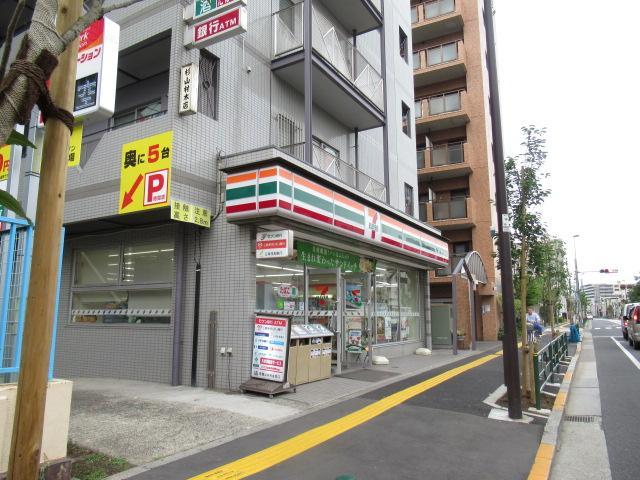 コンビニ　セブンイレブン 千住桜木店（コンビニ）まで300m