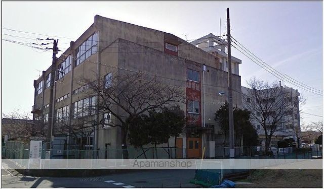 小学校　八潮市立中川小学校（小学校）まで730m