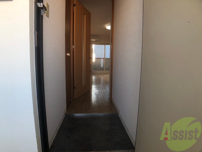 玄関　玄関の様子です。明るい印象ですね。気分もあがりそう。