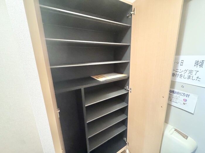 収納　シューズボックス