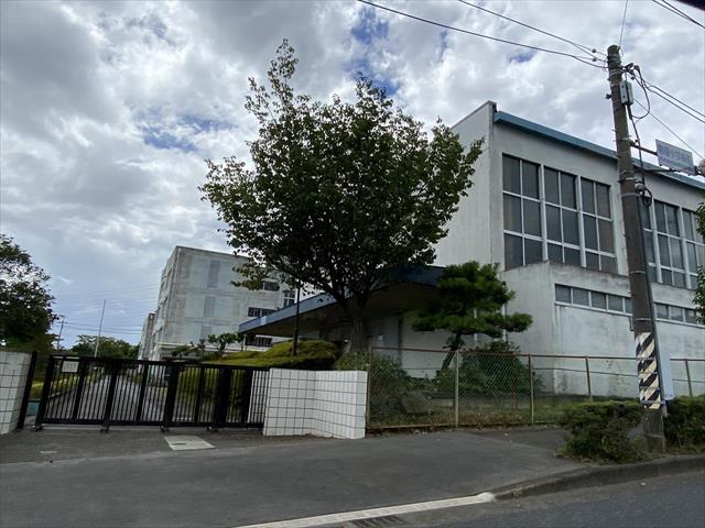 小学校　藤沢市立駒寄小学校（小学校）まで857m