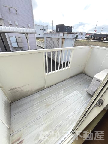 バルコニー　開放的で明るい空間を演出してくれるバルコニーです