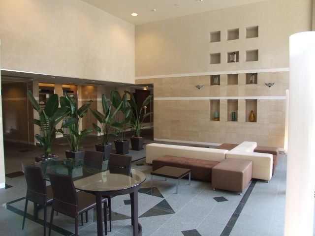 エントランス　駐車場完備です