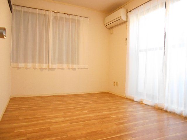 ドミール中央の居間写真