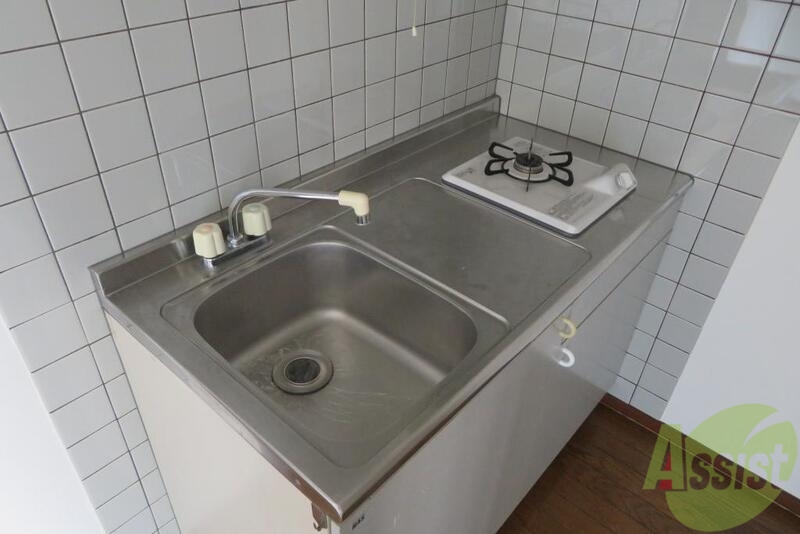 キッチン　単身での生活には丁度良いサイズのキッチンですね。