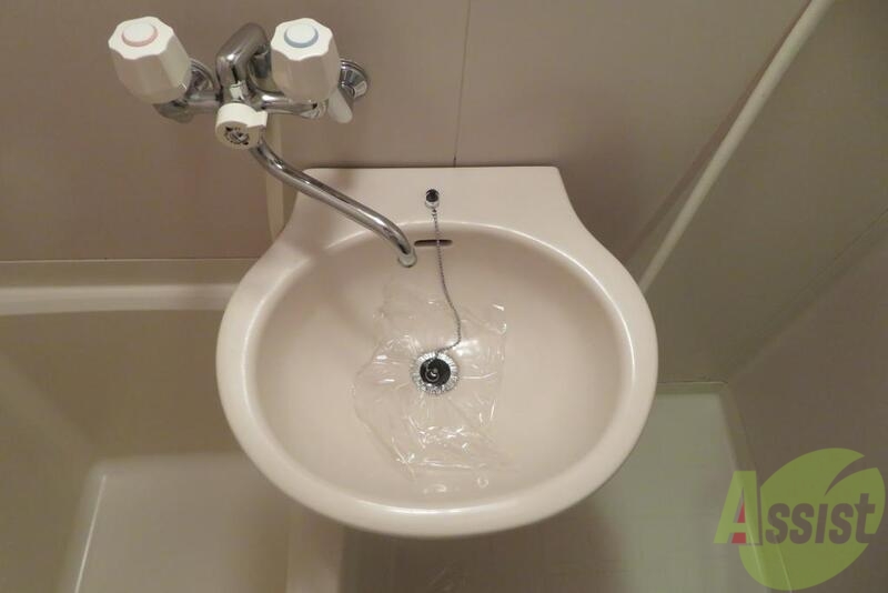 洗面設備　お湯が貯めれるので男性の方は髭剃りがし易いです。