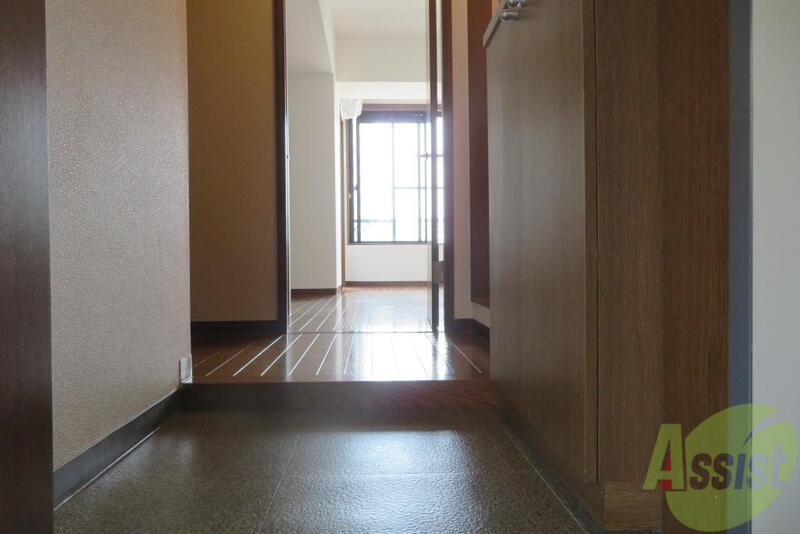 玄関　玄関はこのような雰囲気となっております。