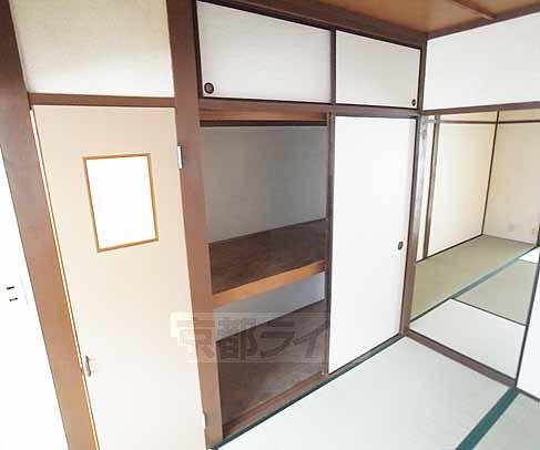 収納　布団も充分入る奥行きがございます