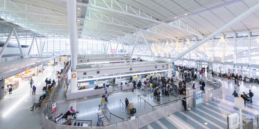 ショッピングセンター　福岡空港（ショッピングセンター）まで583m