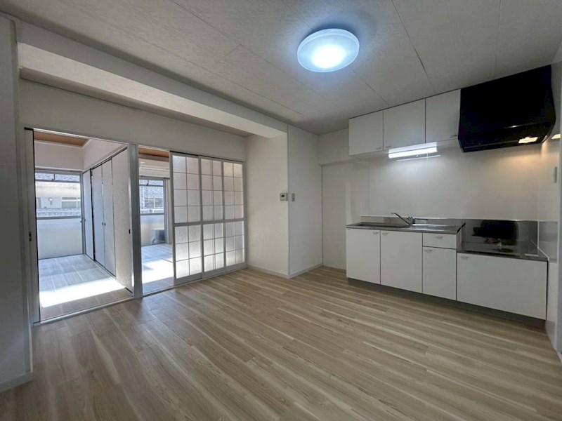 居室・リビング　ダイニングテーブルを置いても良いですね。