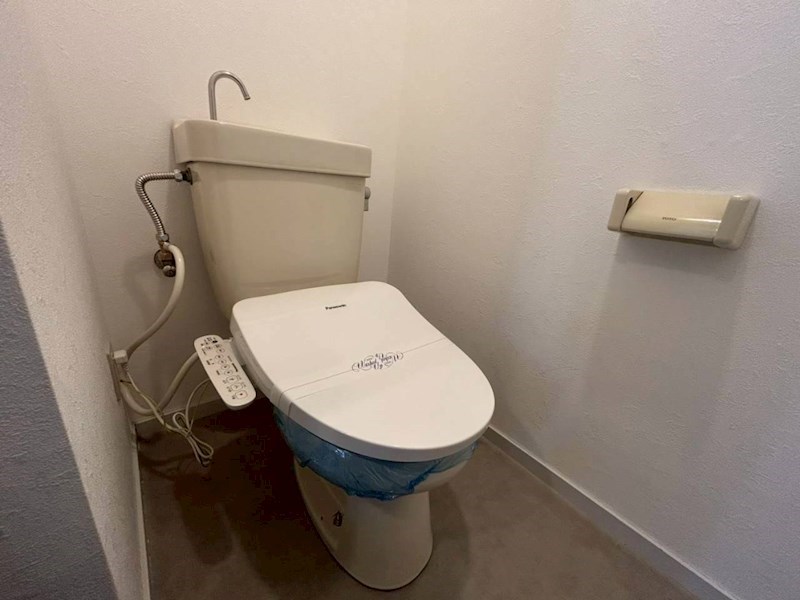 トイレ　温水洗浄便座も付いて清潔なトイレ