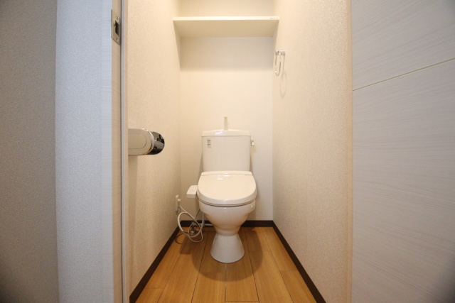 トイレ　※別室の参考写真の為、現況優先です。