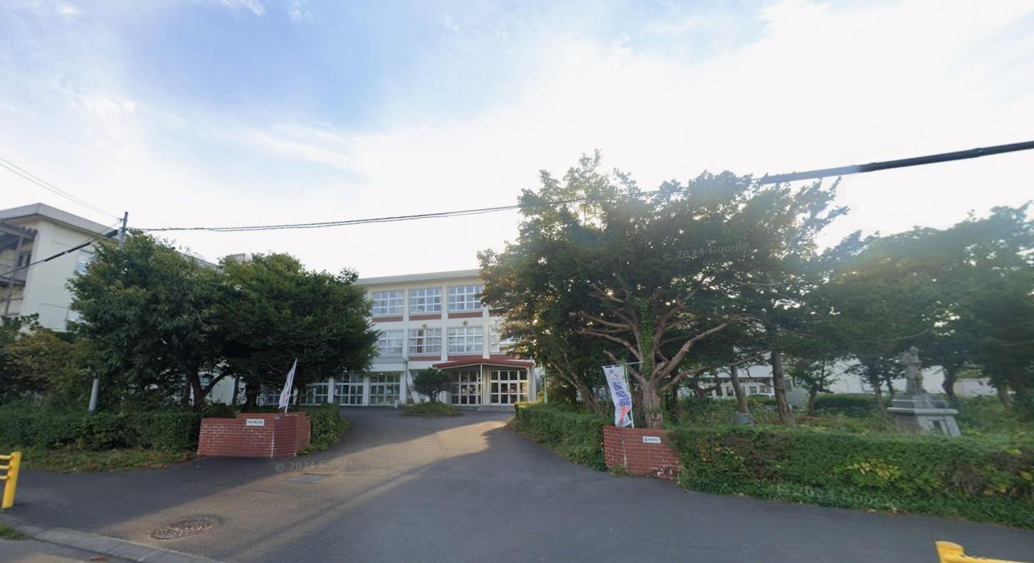 小学校　千歳小学校　徒歩7分（小学校）まで500m