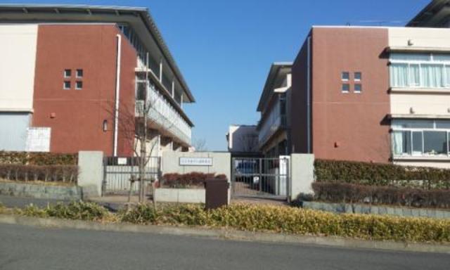 中学校　八王子市立七国中学校（中学校）まで657m