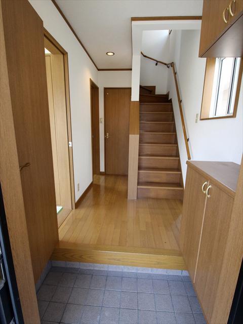 玄関　松山市中央　賃貸一戸建　玄関