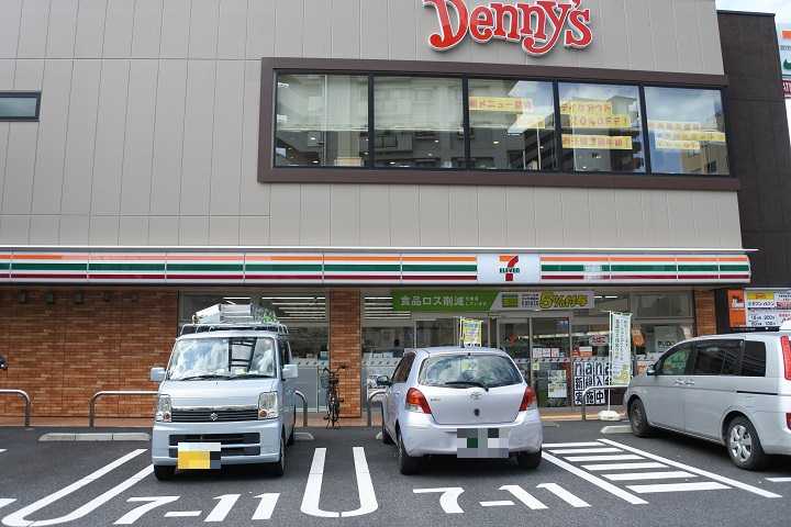 コンビニ　セブンイレブン（コンビニ）まで605m