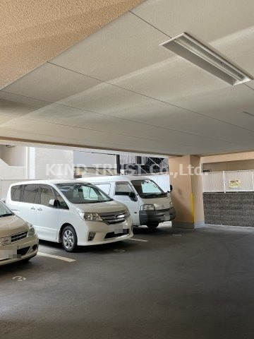 駐車場　駐車場に車を止められます