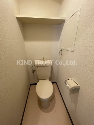 トイレ　落ち着いた色調のトイレです
