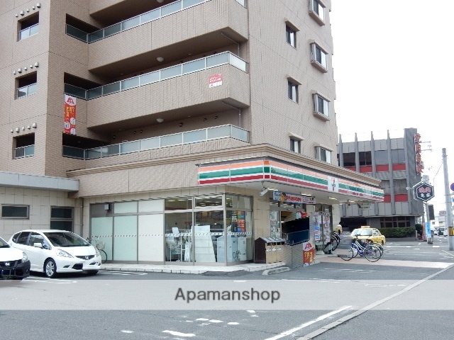 コンビニ　セブンイレブン岡町店（コンビニ）まで300m
