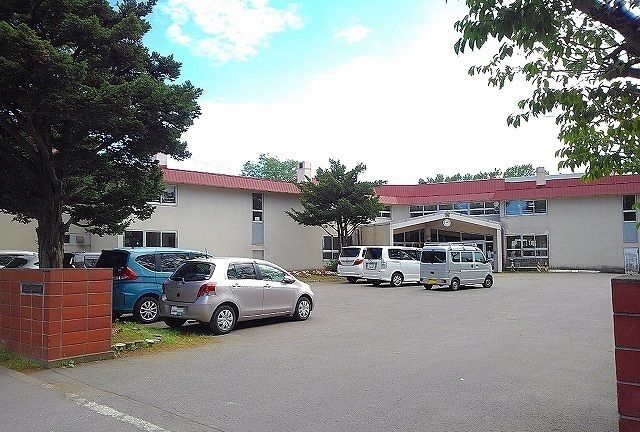 小学校　江別市立大麻小学校（小学校）まで850m