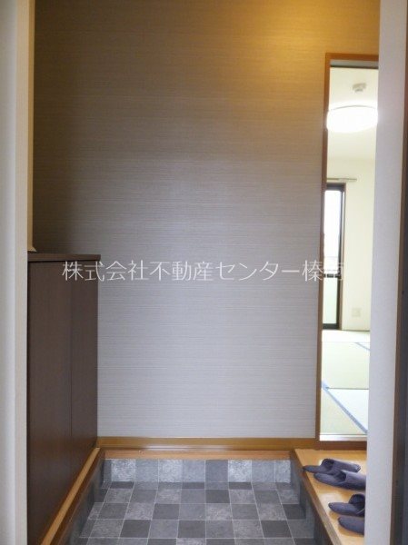 玄関　別部屋画像、間取り反転です。