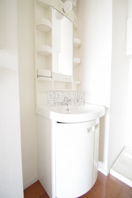 洗面設備　独立洗面化粧台付き