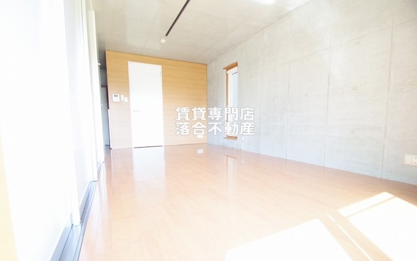 その他部屋・スペース　落ち着いた色調の広々としたお部屋