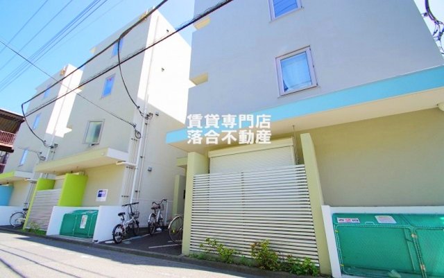 建物外観　おしゃれな建物