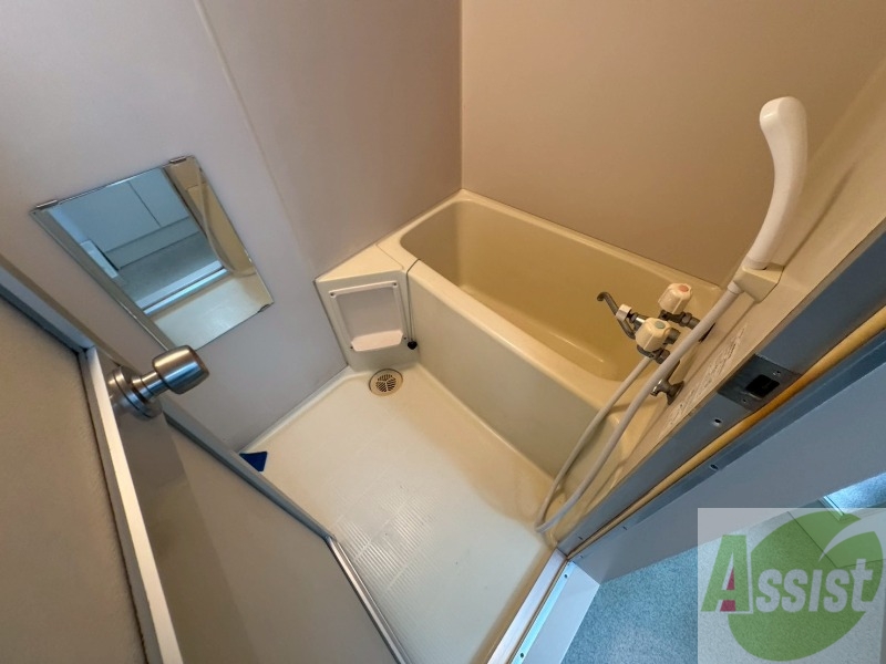 バス・シャワールーム　ユニットバスです。疲れを癒すのに欠かせませんね！