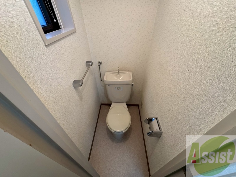 トイレ　こちらはトイレです。清潔感があり、安心して使用できます。