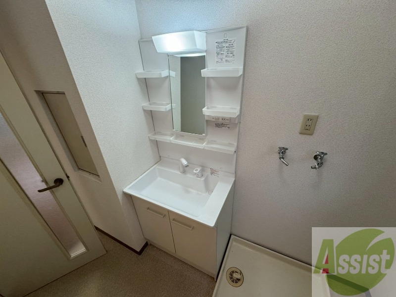 洗面設備　こちらに洗面台があります。朝の洗顔はこちらで。