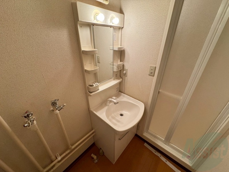 洗面設備　独立洗面台です。大きくてよいですね。シャンプーもできます！