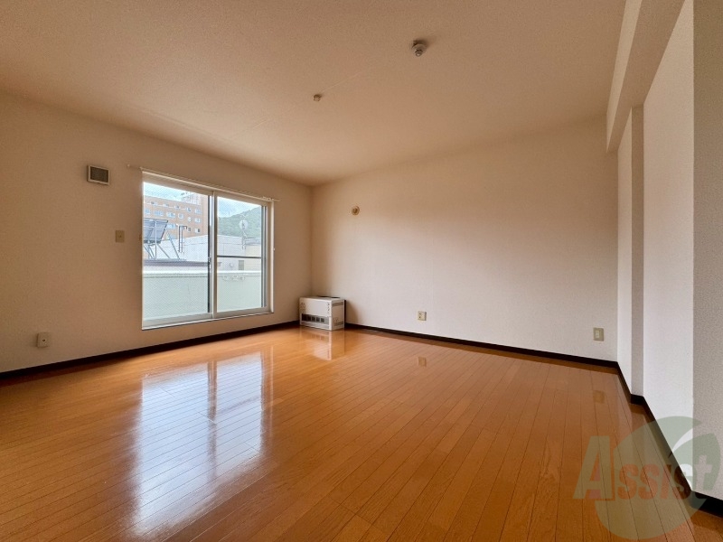 居室・リビング　広くてきれいなリビングです！快適に過ごせそうですね。