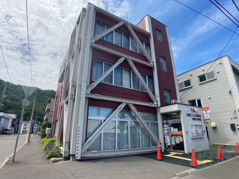 郵便局　札幌南二十七条郵便局（郵便局）まで331m