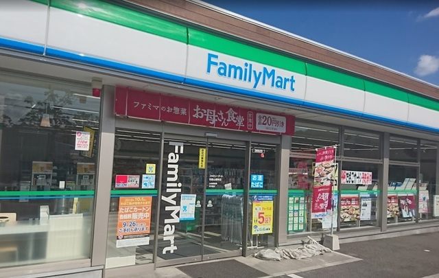 コンビニ　ファミリーマート和歌山鳴神店（コンビニ）まで492m